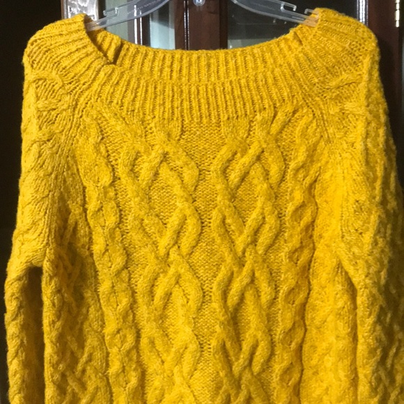 NWOT Gold loft sweater size medium like new - Picture 3 of 8